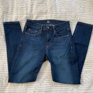 Gap True Skinny Jeans (short)